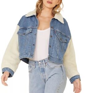 Levi's Women's Medium Wash Sherpa Sleeve Snap-Front Crop Denim Jacket